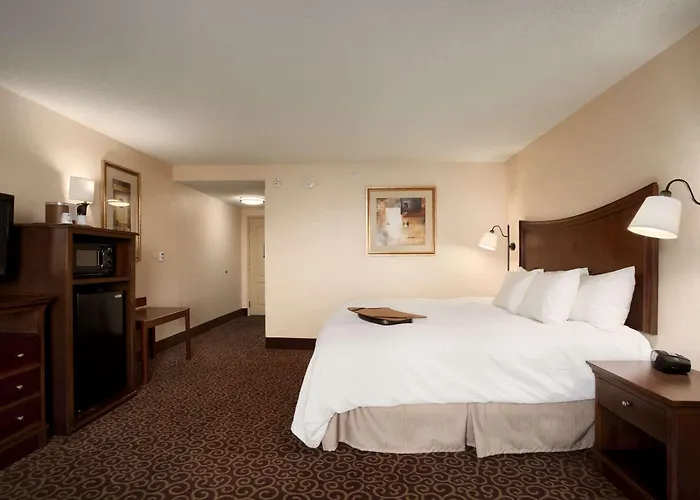 Hampton 3*